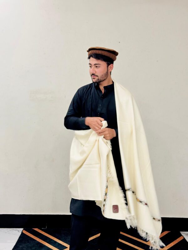 Premium Quality Off White Single Border Woolen Shawl - Image 2