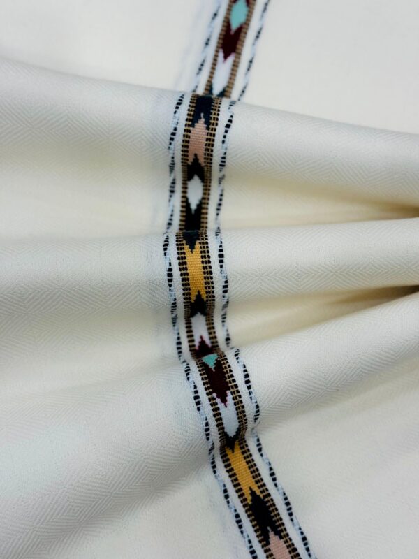 Premium Quality Off White Single Border Woolen Shawl - Image 5